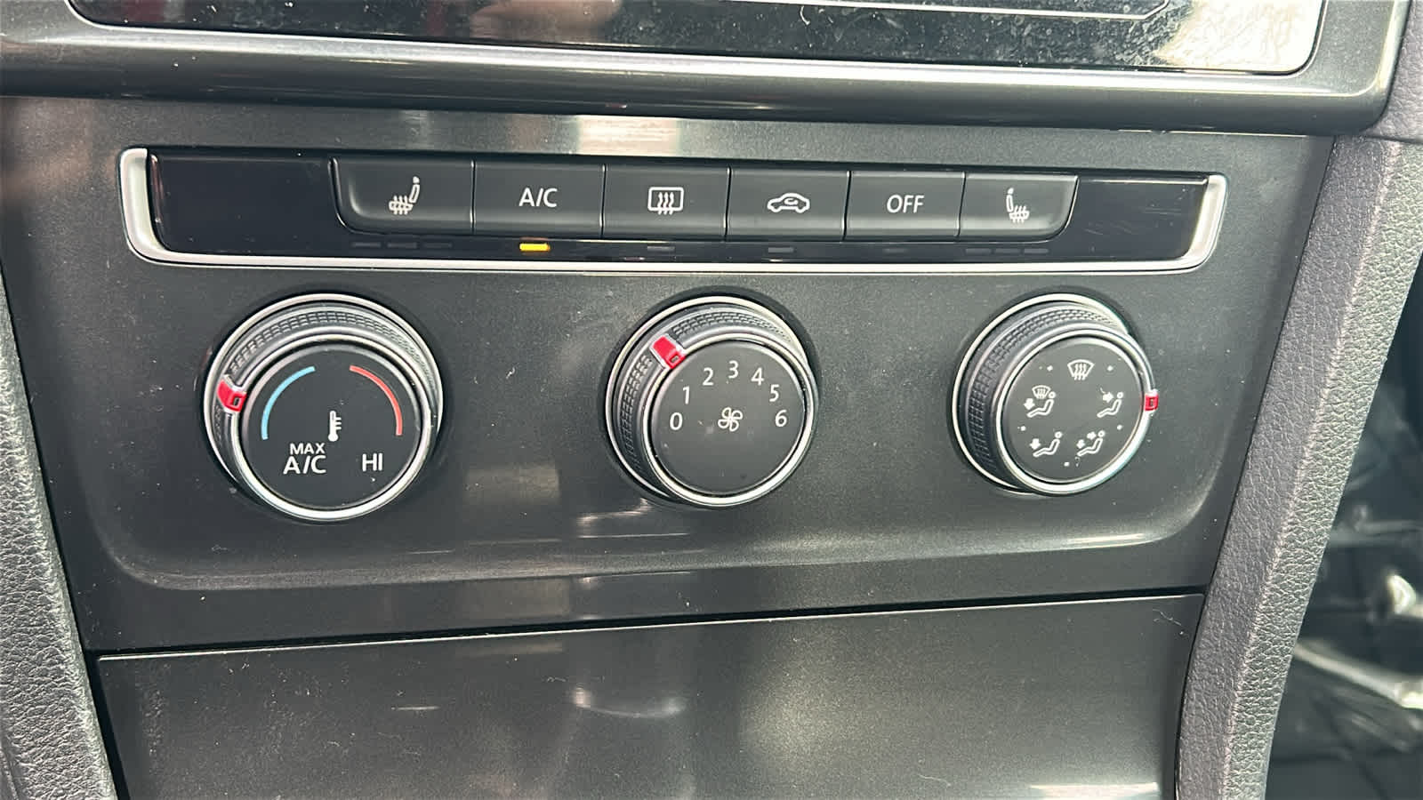 Thumbnail: 2020 Volkswagen Golf - 14