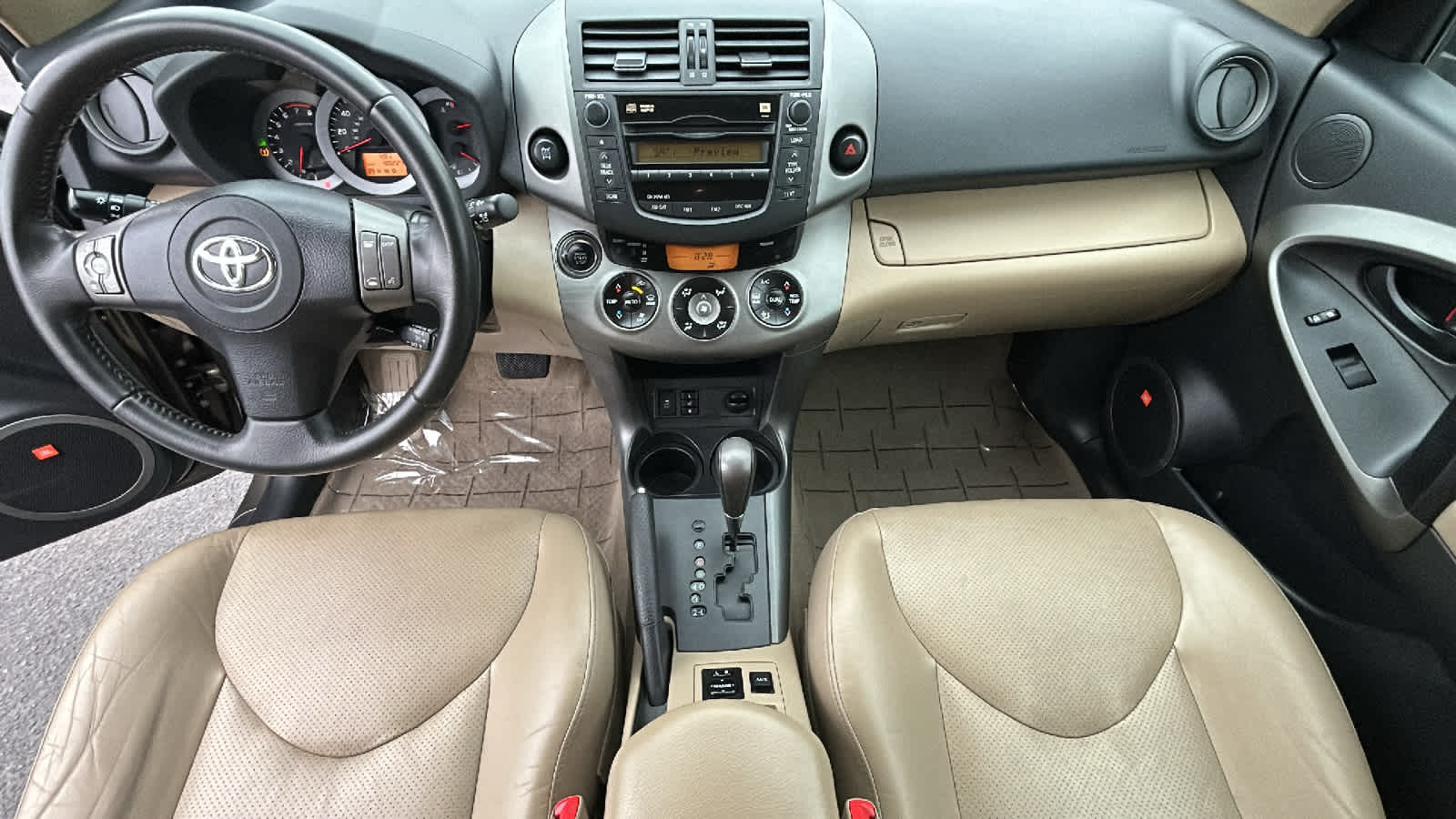 Thumbnail: 2011 Toyota RAV4 - 25
