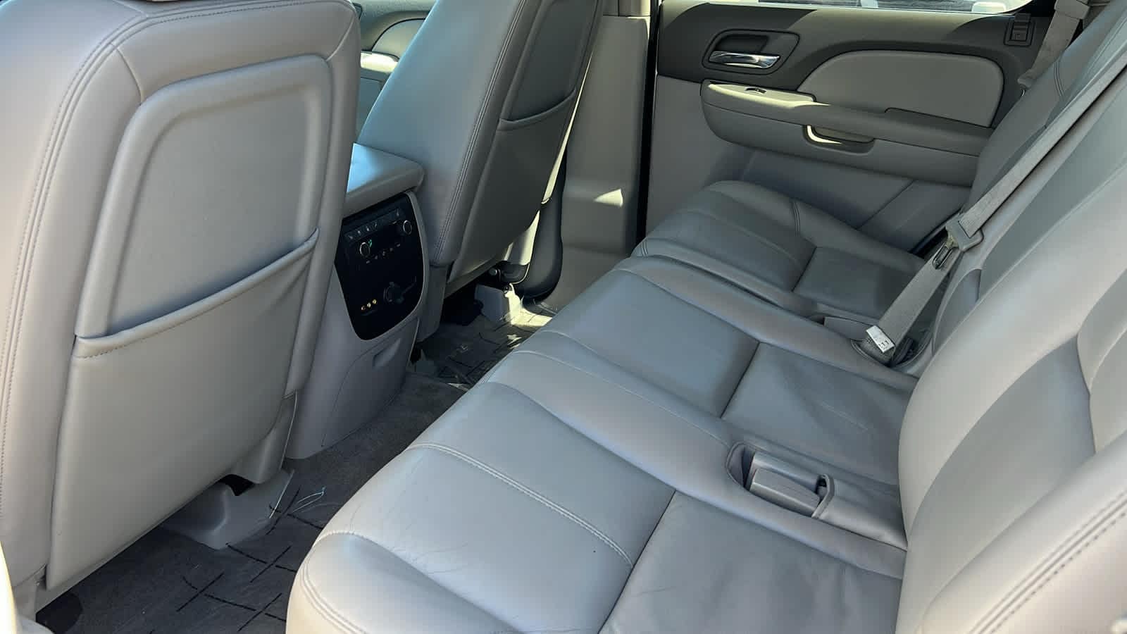 Thumbnail: 2011 Chevrolet Tahoe - 23