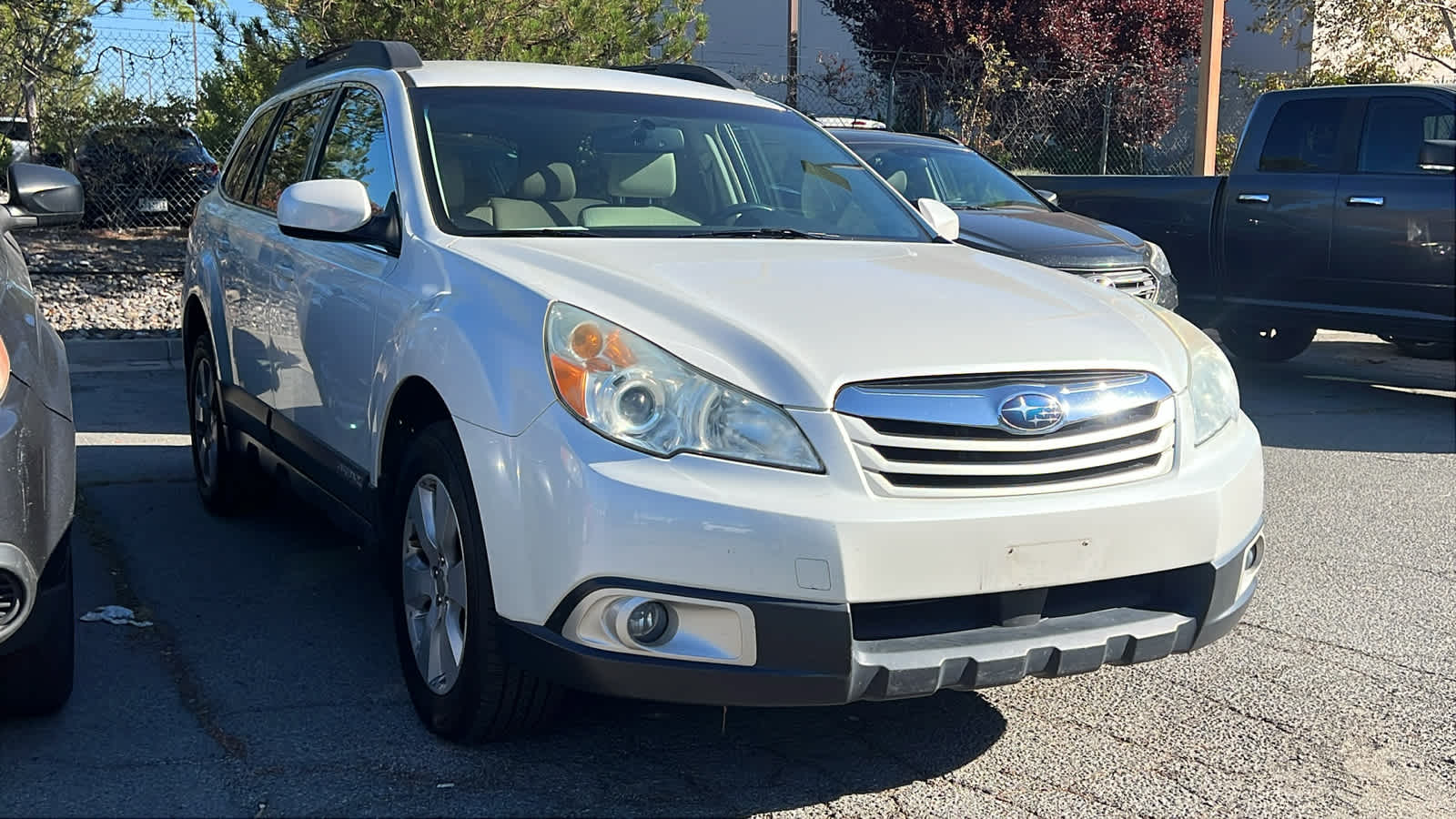 2010 Subaru Outback 2.5i Premium photo 3
