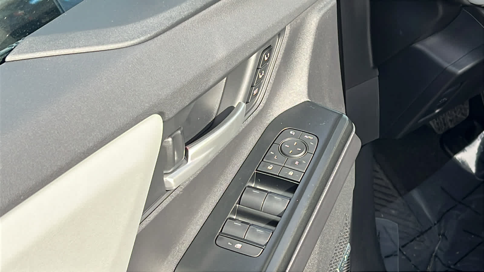 Thumbnail: 2026 Subaru Solterra - 22