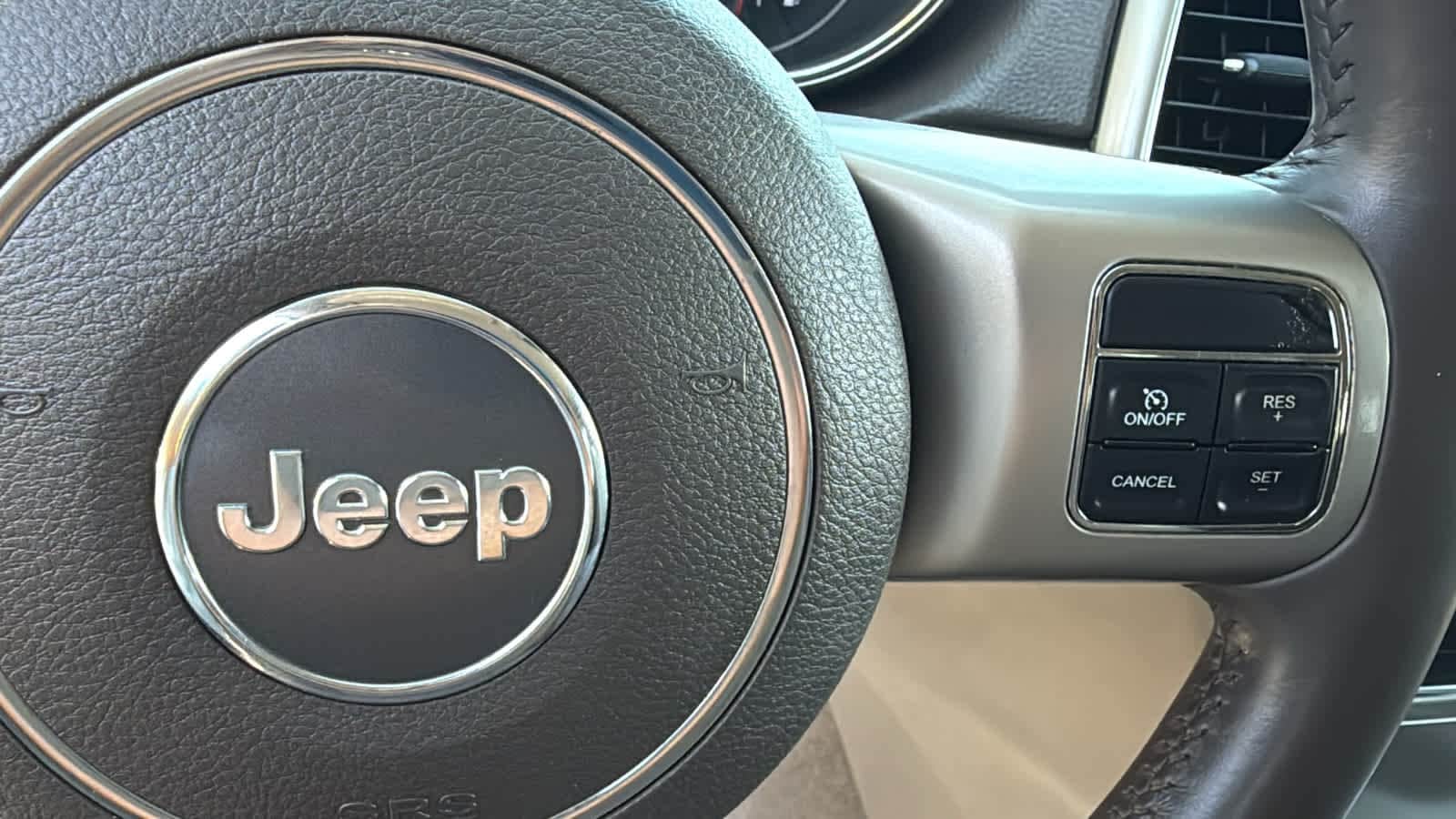 Thumbnail: 2013 Jeep Grand Cherokee - 19