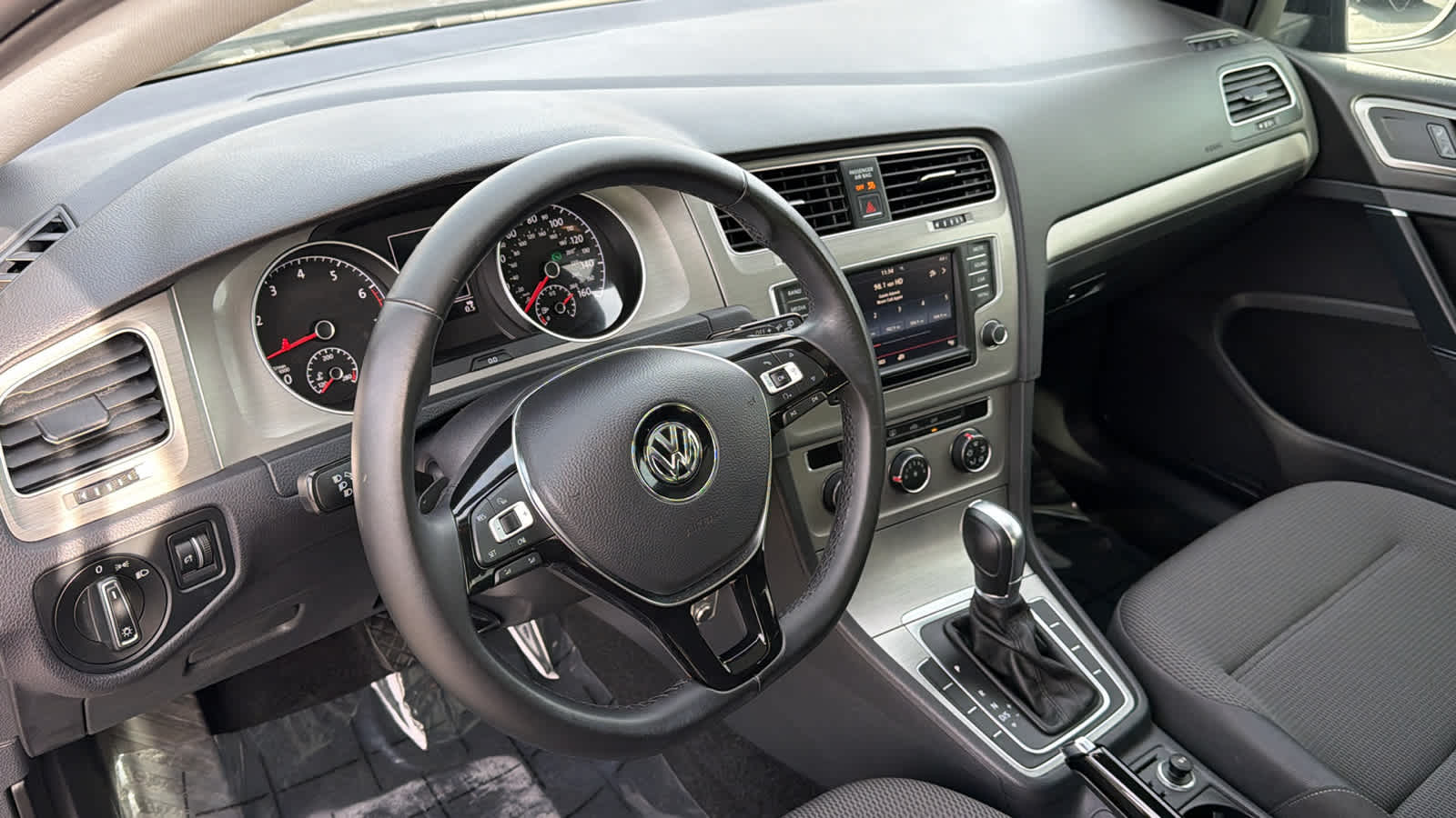 Thumbnail: 2016 Volkswagen Golf - 10