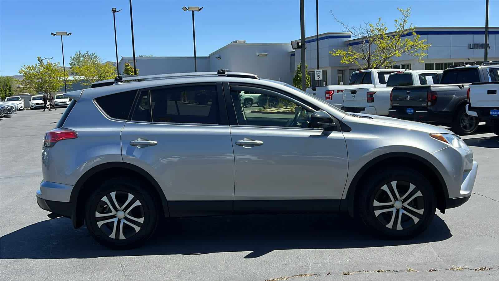 Thumbnail: 2018 Toyota RAV4 - 4