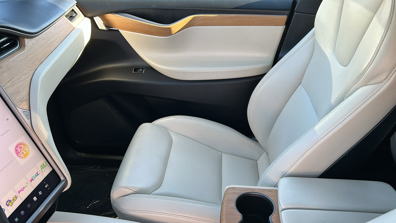 Thumbnail: 2020 Tesla Model X - 12