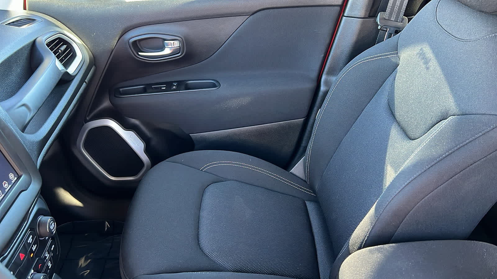 Thumbnail: 2021 Jeep Renegade - 12