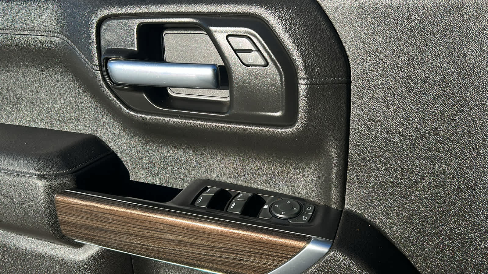 Thumbnail: 2021 Chevrolet Silverado 1500 - 21