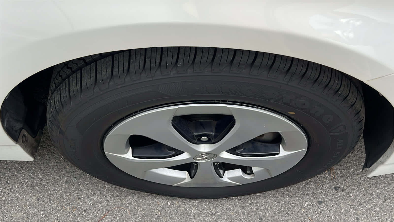 Thumbnail: 2013 Toyota Prius - 19