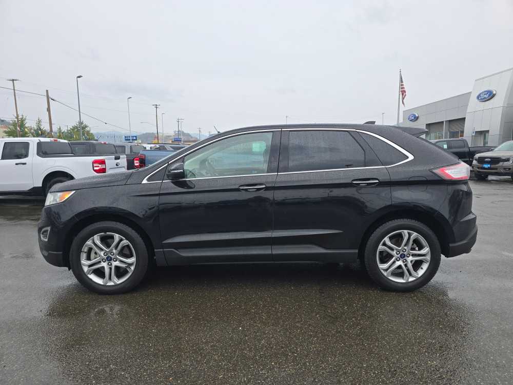 2017 Ford Edge Titanium photo 2