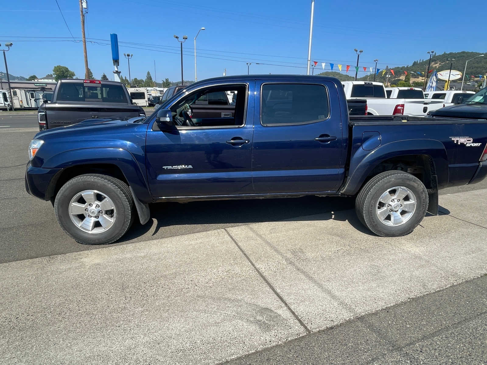 Used 2013 Toyota Tacoma Base with VIN 5TFLU4EN7DX048976 for sale in Roseburg, OR