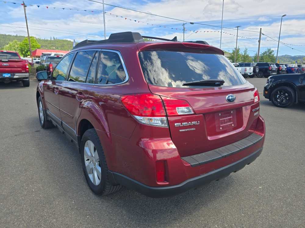 Used 2013 Subaru Outback Limited with VIN 4S4BRBJCXD3307887 for sale in Roseburg, OR