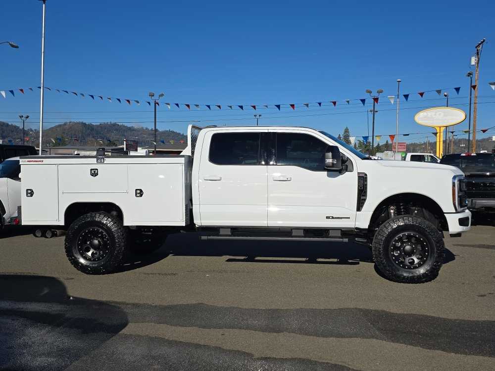 2025 Ford F-350 Super Duty Lariat's photo