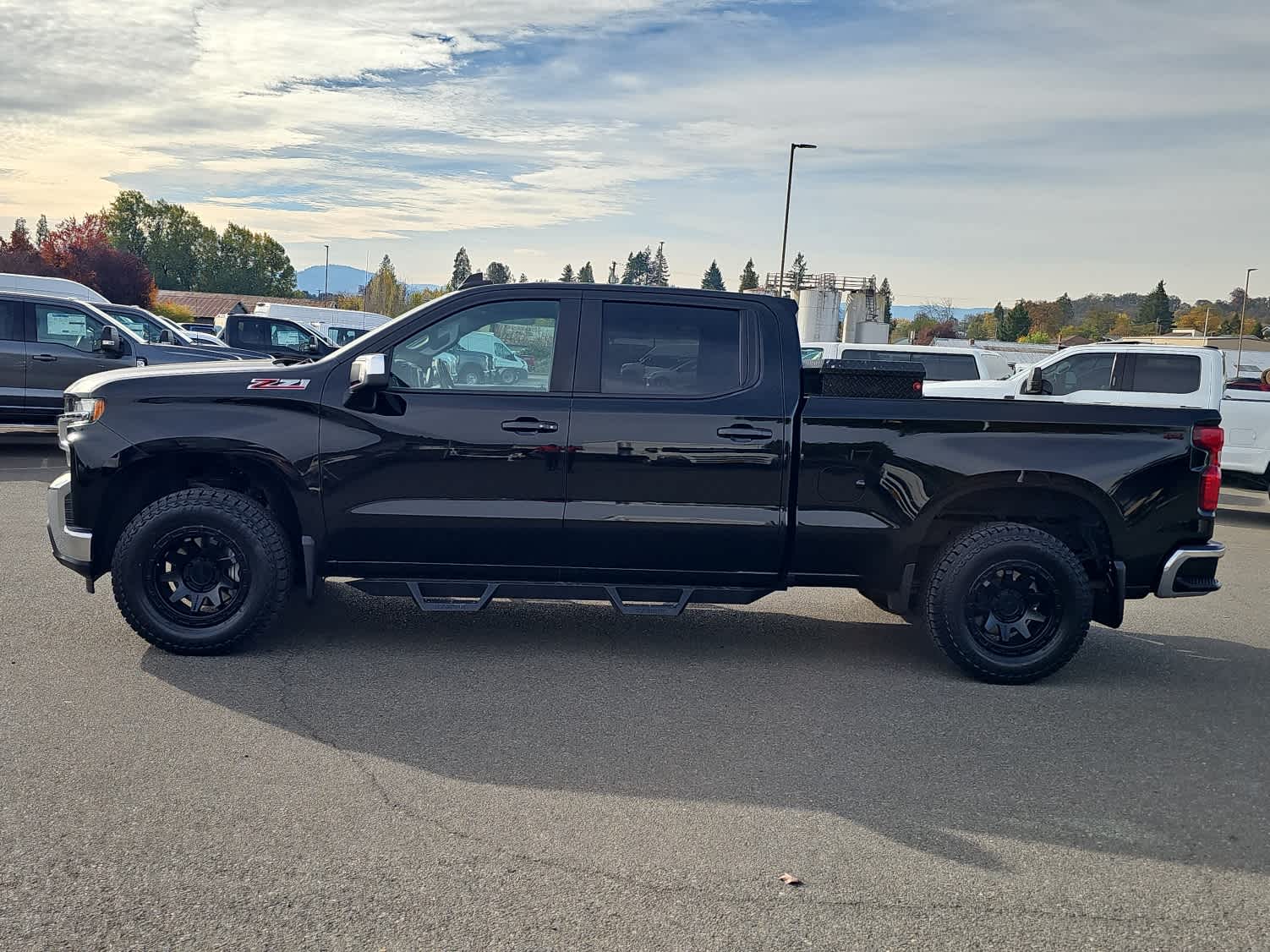 2021 Chevrolet Silverado 1500 LT photo 2