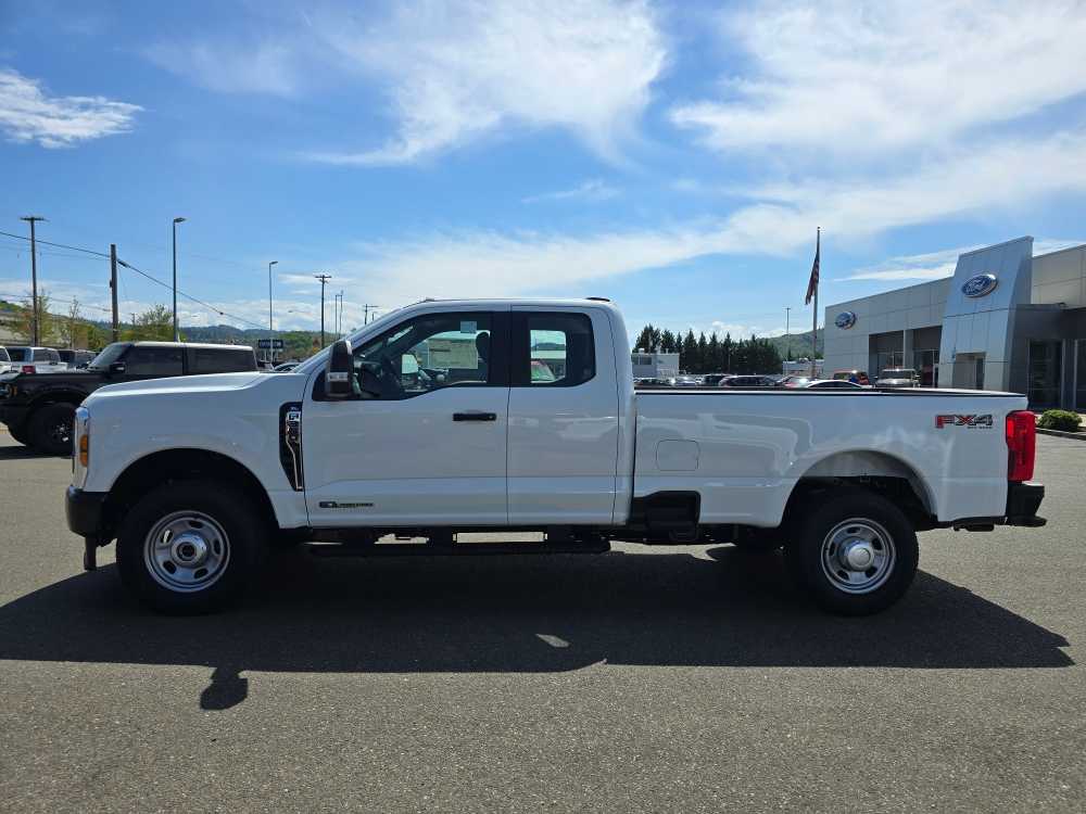 2025 Ford F-350 XL photo 2
