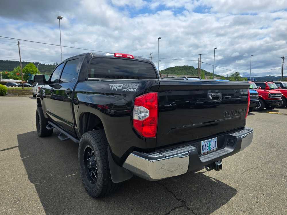 2016 Toyota Tundra SR5 photo 2