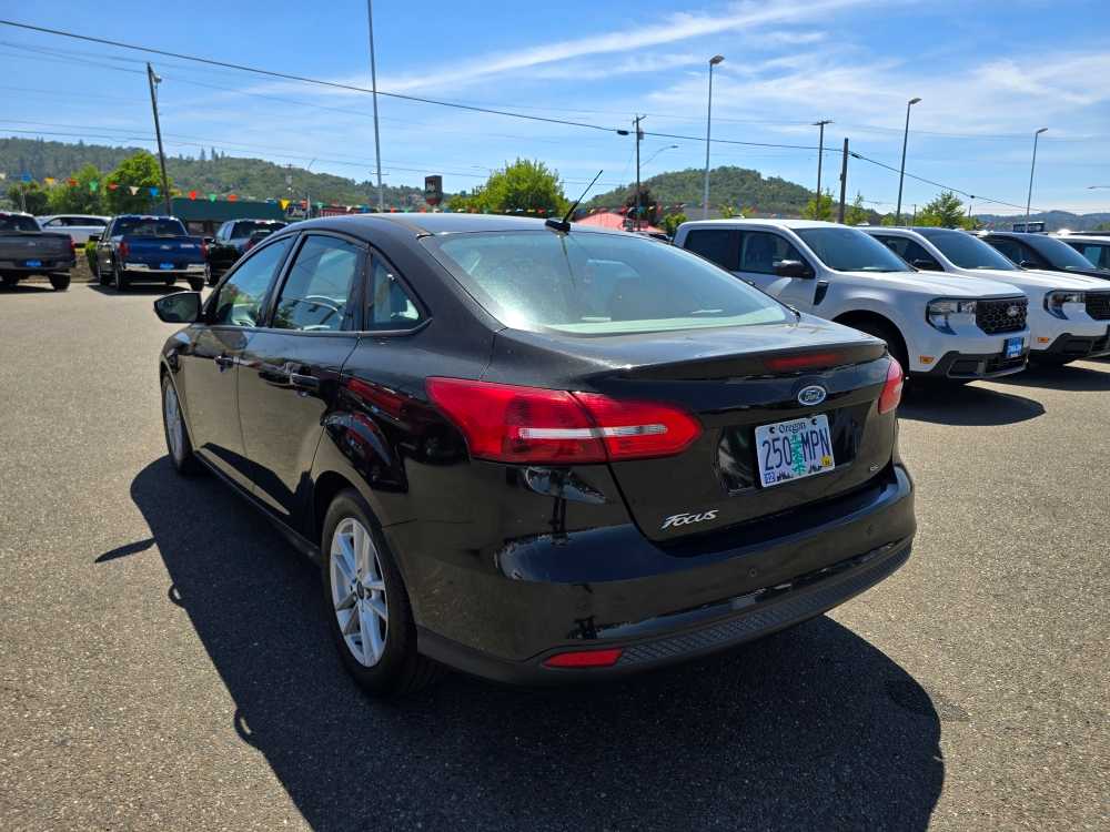Used 2015 Ford Focus SE with VIN 1FADP3F25FL221162 for sale in Roseburg, OR