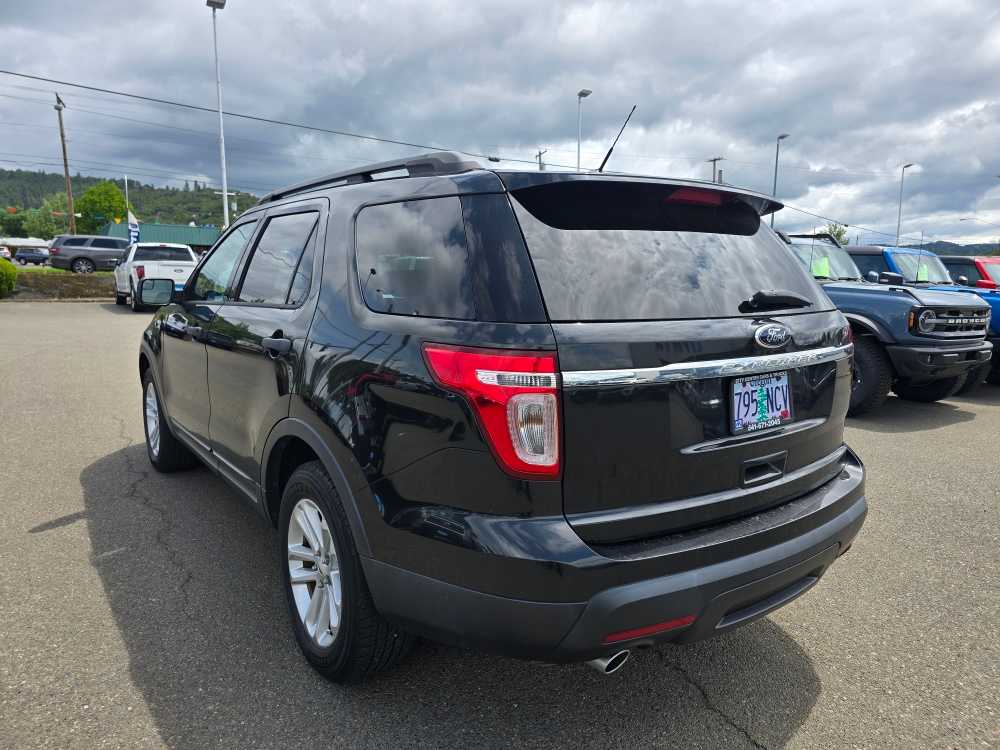 2015 Ford Explorer Base photo 2