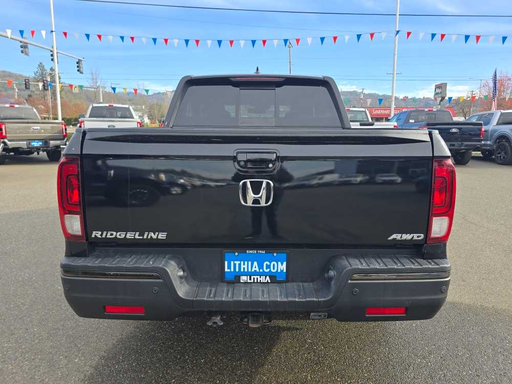 2017 Honda Ridgeline Black Edition photo 3