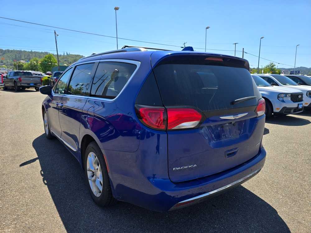 Certified 2020 Chrysler Pacifica Limited with VIN 2C4RC1GG1LR284675 for sale in Roseburg, OR