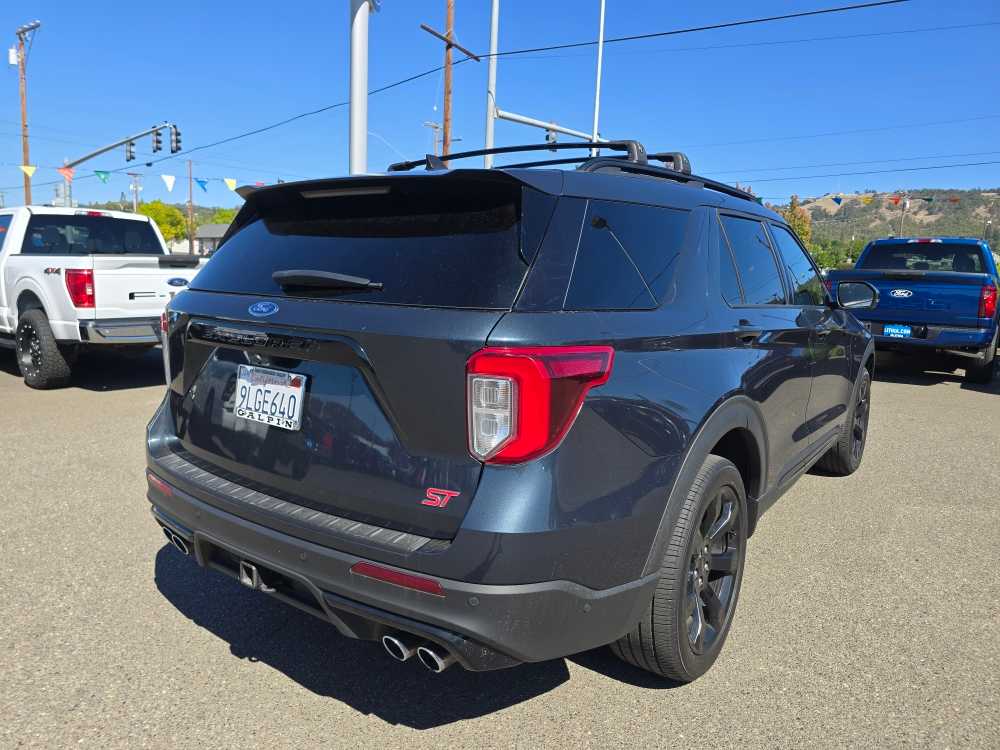 2022 Ford Explorer ST photo 2