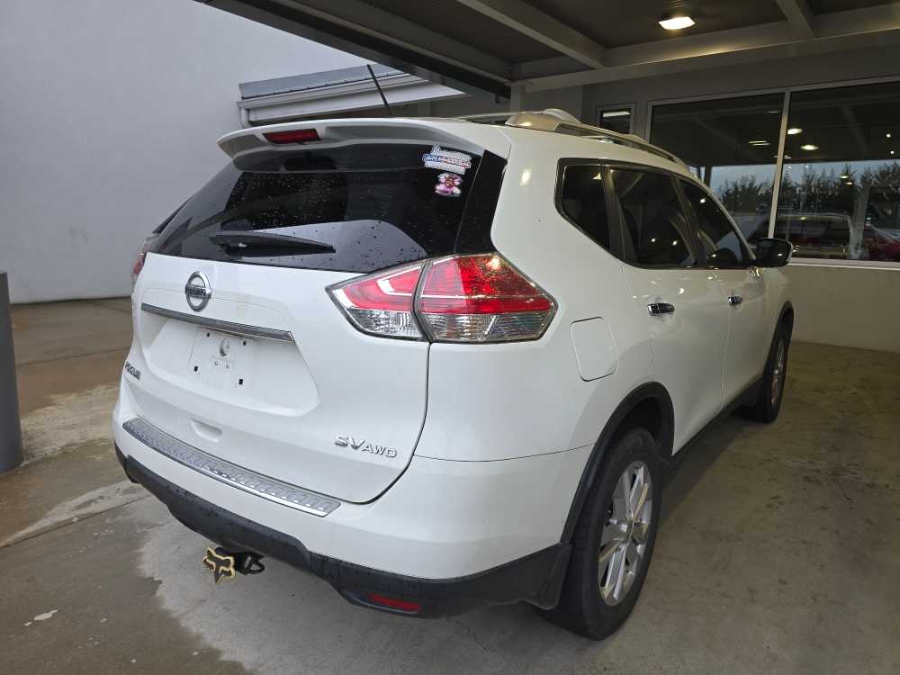 2016 Nissan Rogue SV photo 3