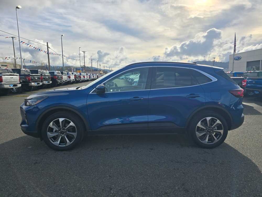 2023 Ford Escape Platinum photo 2