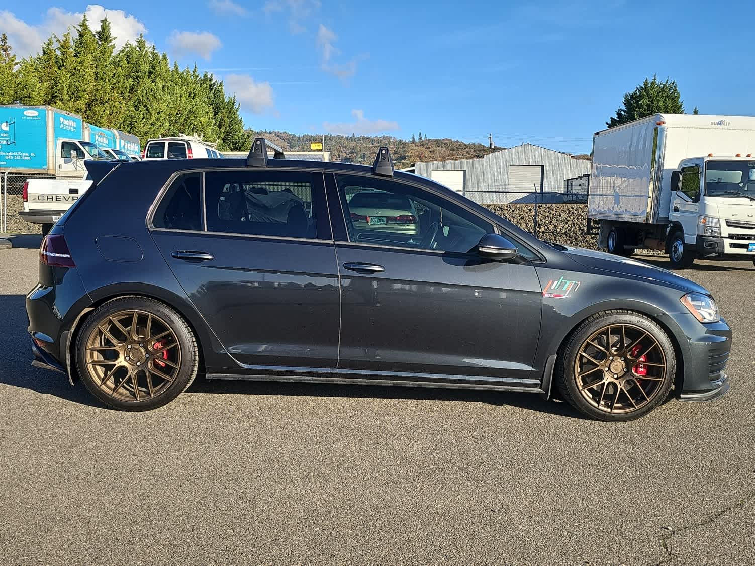 2016 Volkswagen Golf GTI S photo 2