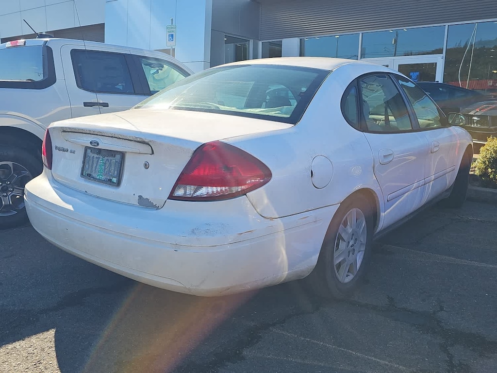 Used 2005 Ford Taurus SE Sedan