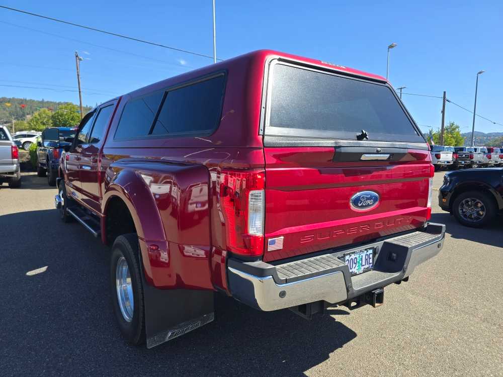 2019 Ford F-350 Lariat photo 2