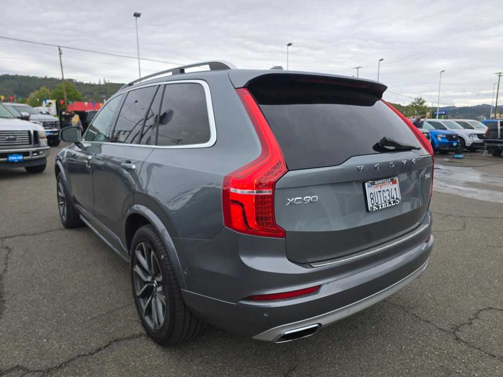 2018 Volvo XC90 Momentum photo 2