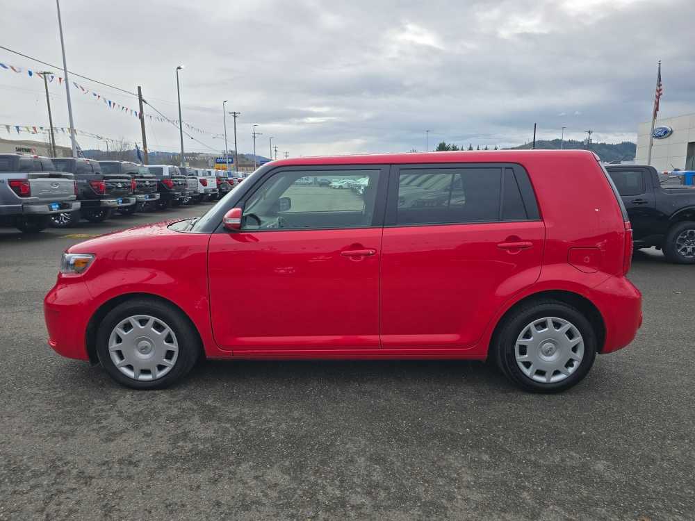 2009 Scion xB photo 2