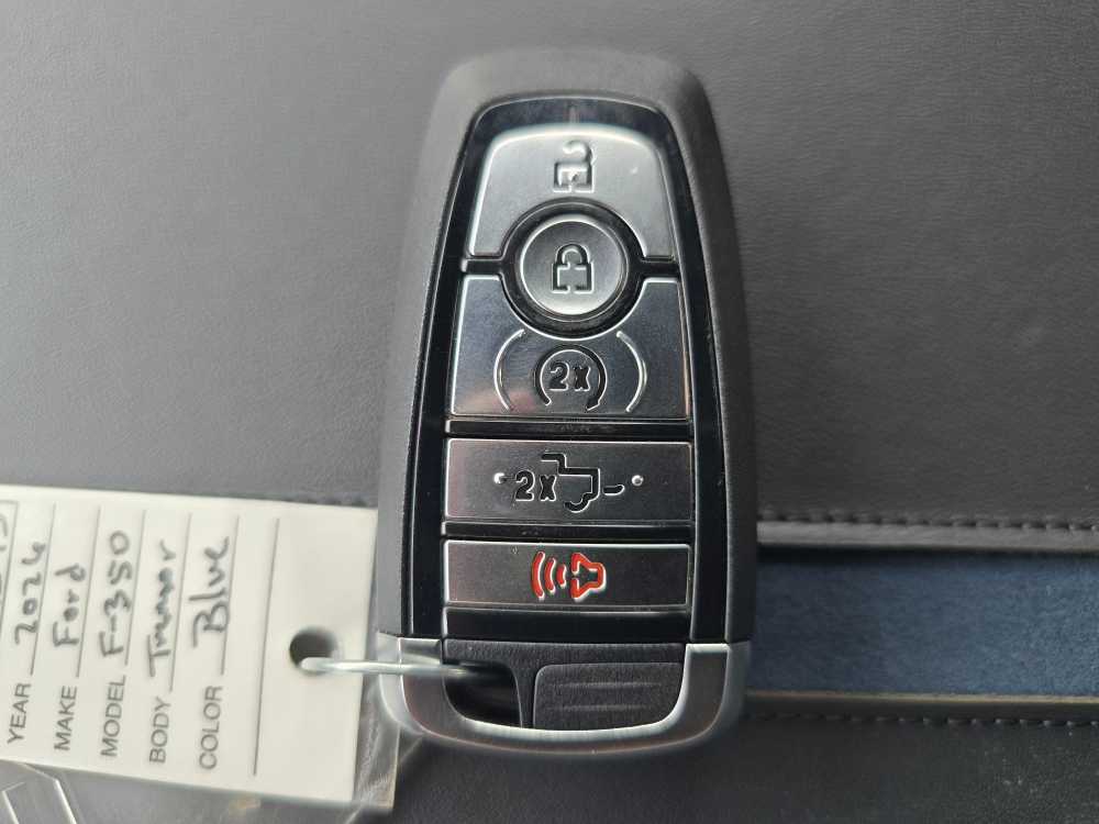 2026 Ford F-350 Super Duty Platinum - Photo 24