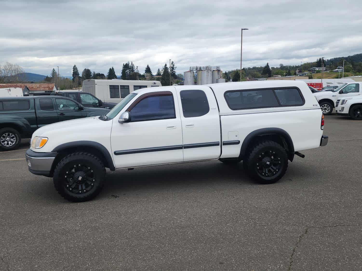 Used 2000 Toyota Tundra SR5 with VIN 5TBBT4413YS103263 for sale in Roseburg, OR