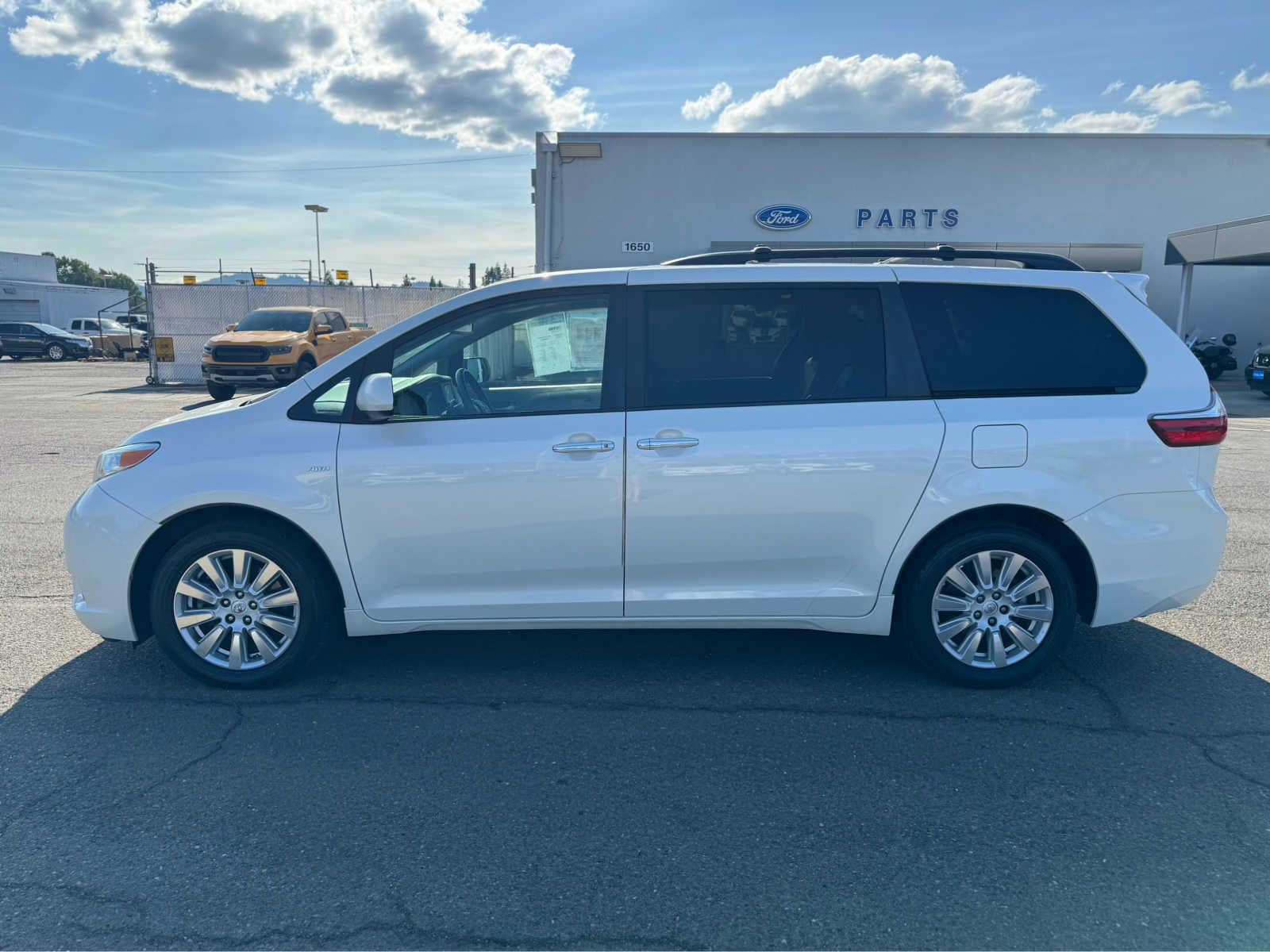 Used 2017 Toyota Sienna XLE Premium with VIN 5TDDZ3DC1HS183527 for sale in Roseburg, OR