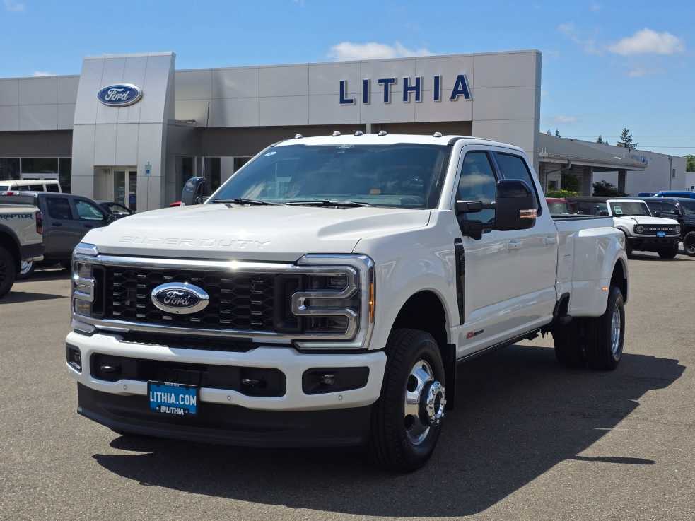 2026 Ford F-350 Platinum 4x4 Crew Cab 8' Box DRW's photo