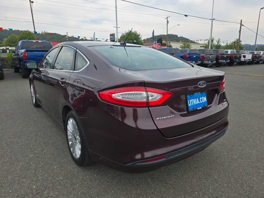 2013 Ford Fusion SE Hybrid photo 2