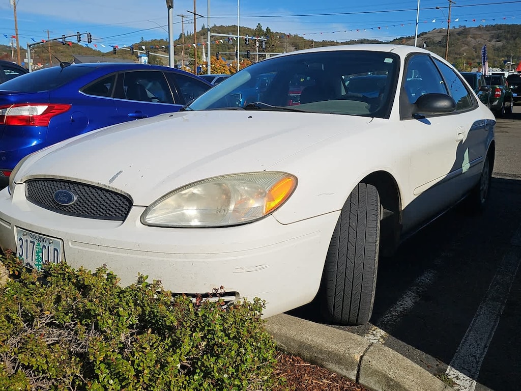 Used 2005 Ford Taurus SE Sedan