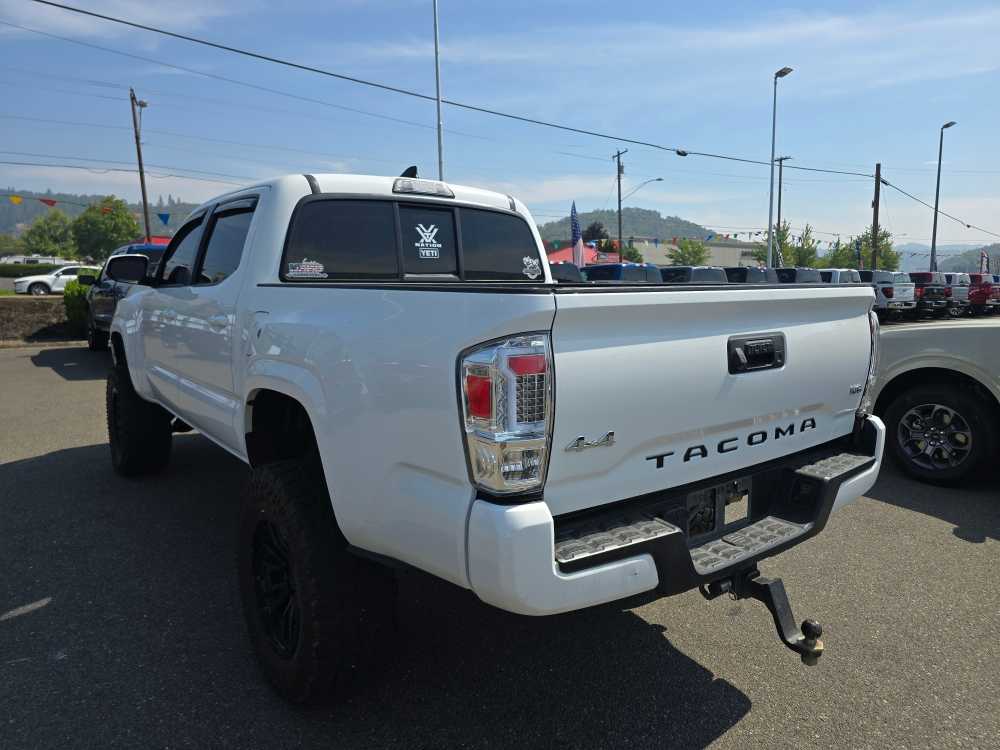 2017 Toyota Tacoma SR5 photo 2