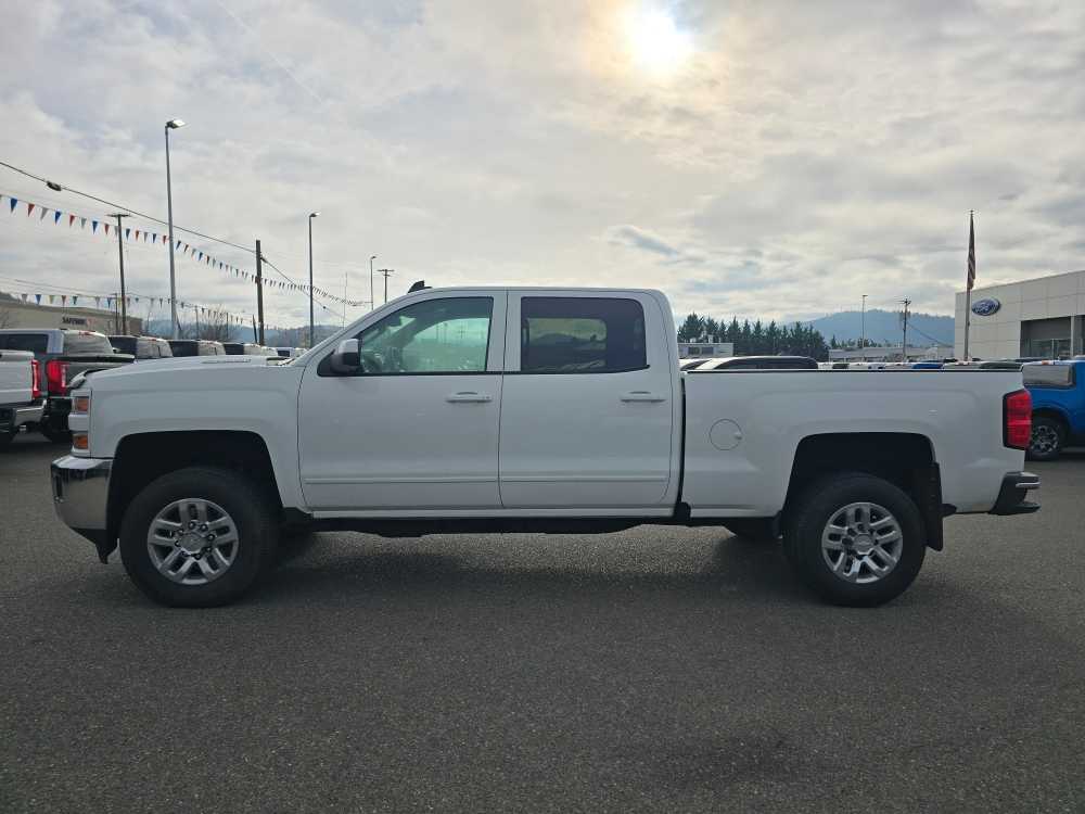 2017 Chevrolet Silverado 2500HD LT photo 2