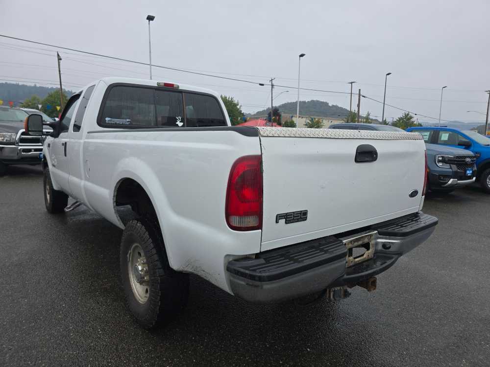 2004 Ford F-350 XLT photo 2