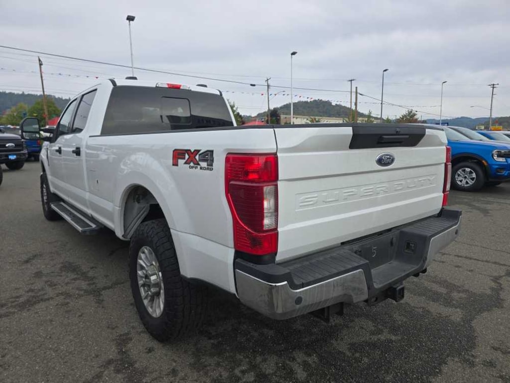 Certified 2022 Ford F-350 XLT Truck Crew Cab