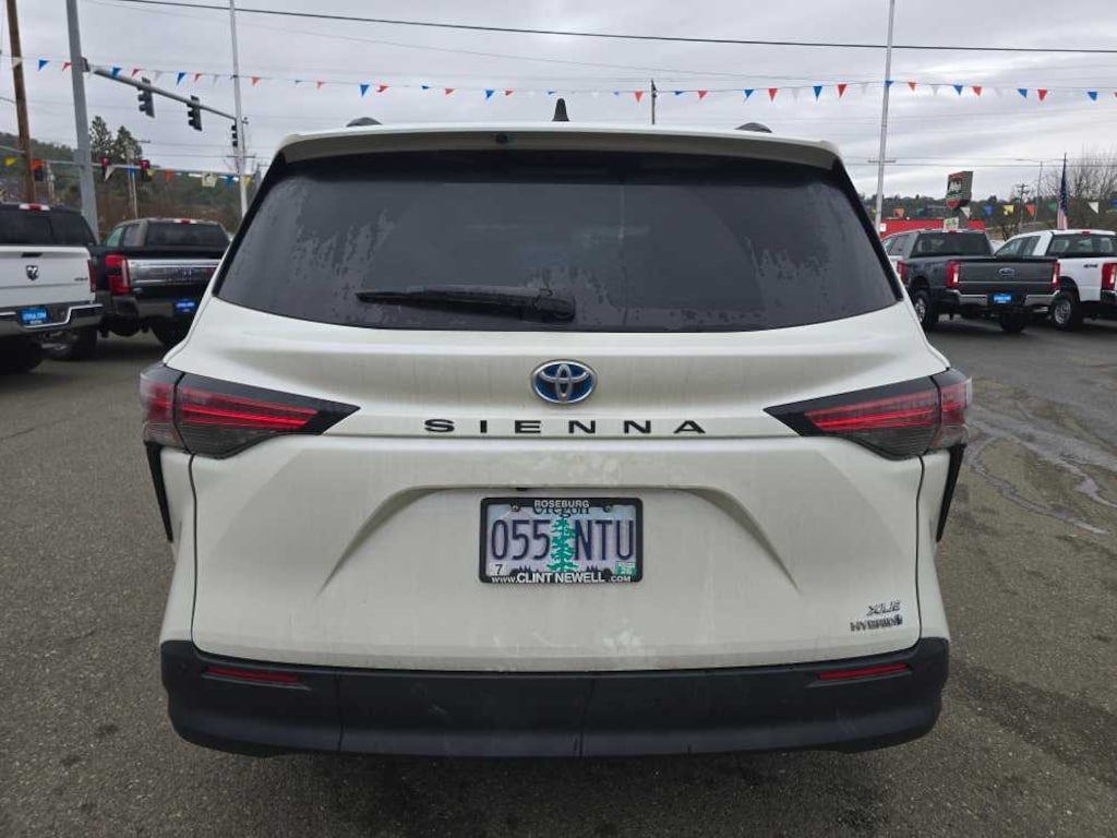 Certified 2021 Toyota Sienna XLE Van