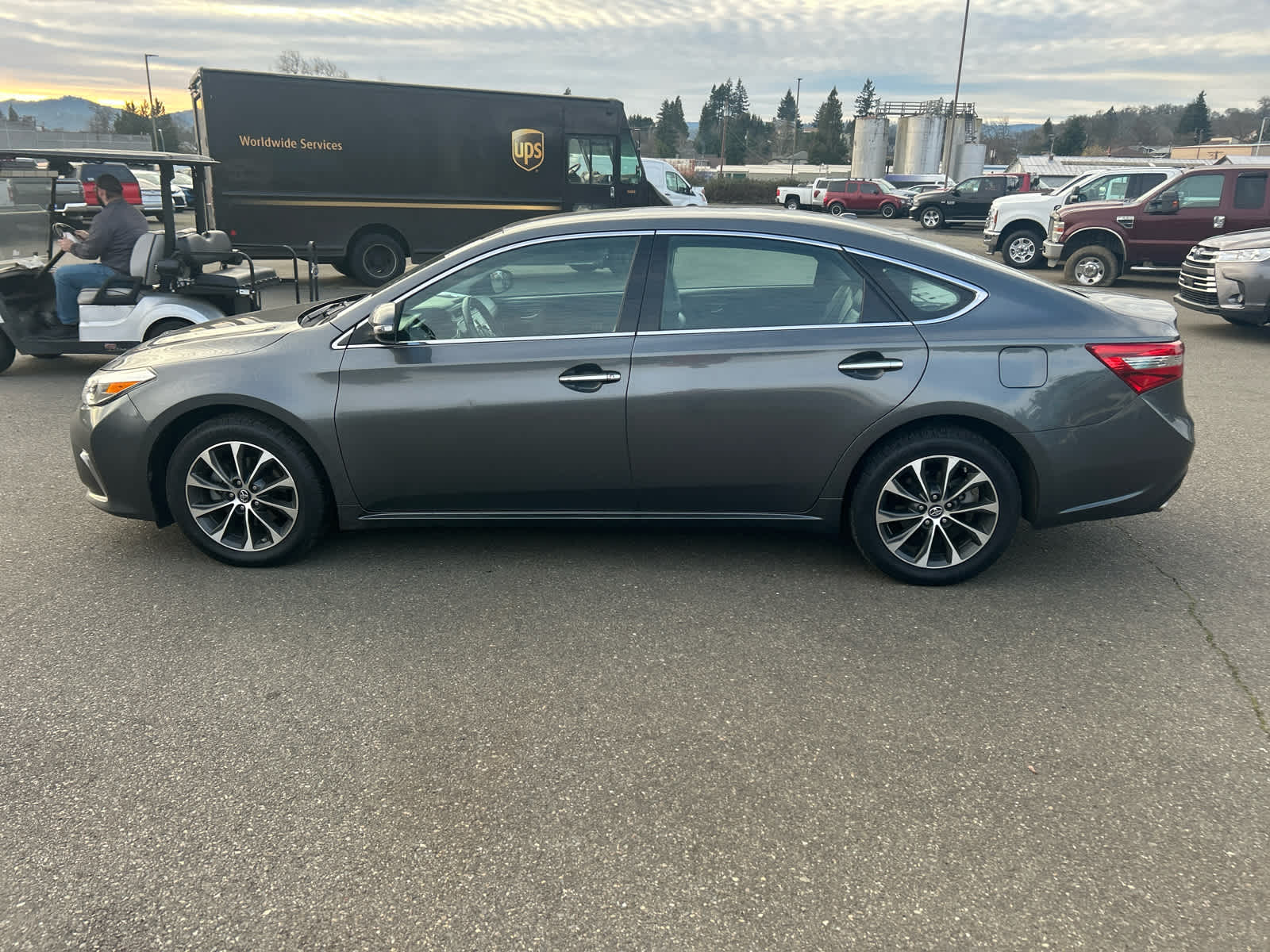 2017 Toyota Avalon XLE's photo