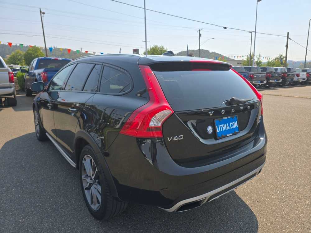 2018 Volvo V60 Cross Country photo 3