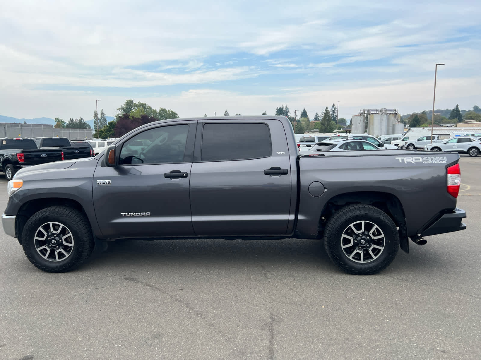 2016 Toyota Tundra SR5 photo 2
