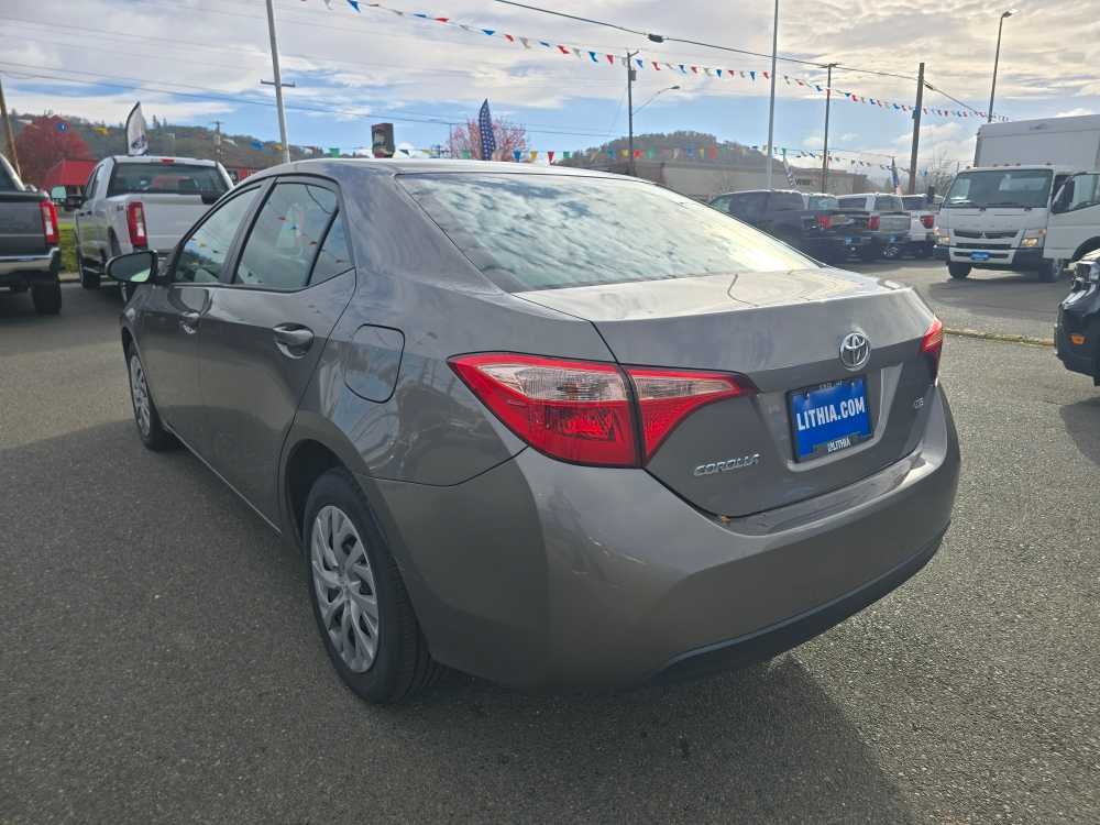 2018 Toyota Corolla LE photo 3