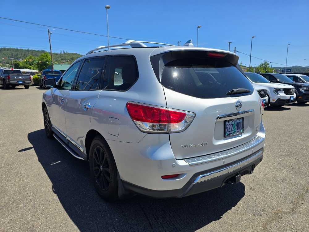 Used 2015 Nissan Pathfinder SL with VIN 5N1AR2MM5FC640002 for sale in Roseburg, OR
