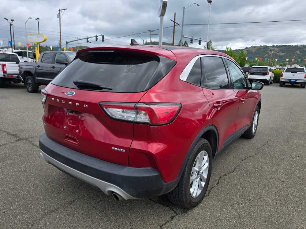 2021 Ford Escape SE photo 3