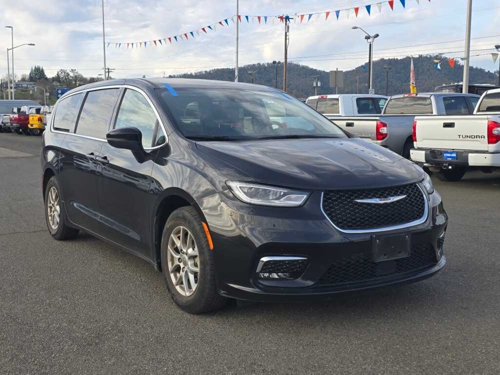 Certified 2023 Chrysler Pacifica Touring L Van Passenger Van