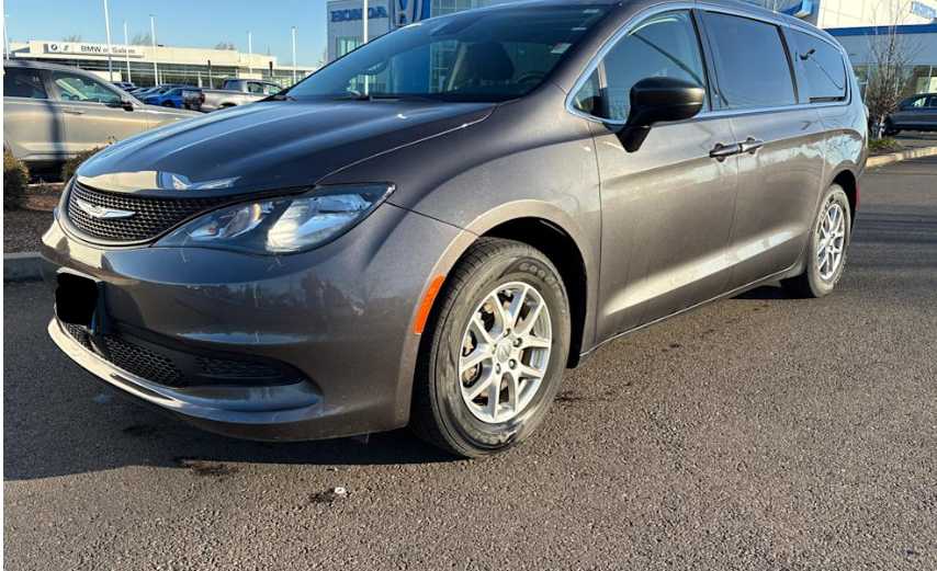 2023 Chrysler Voyager LX